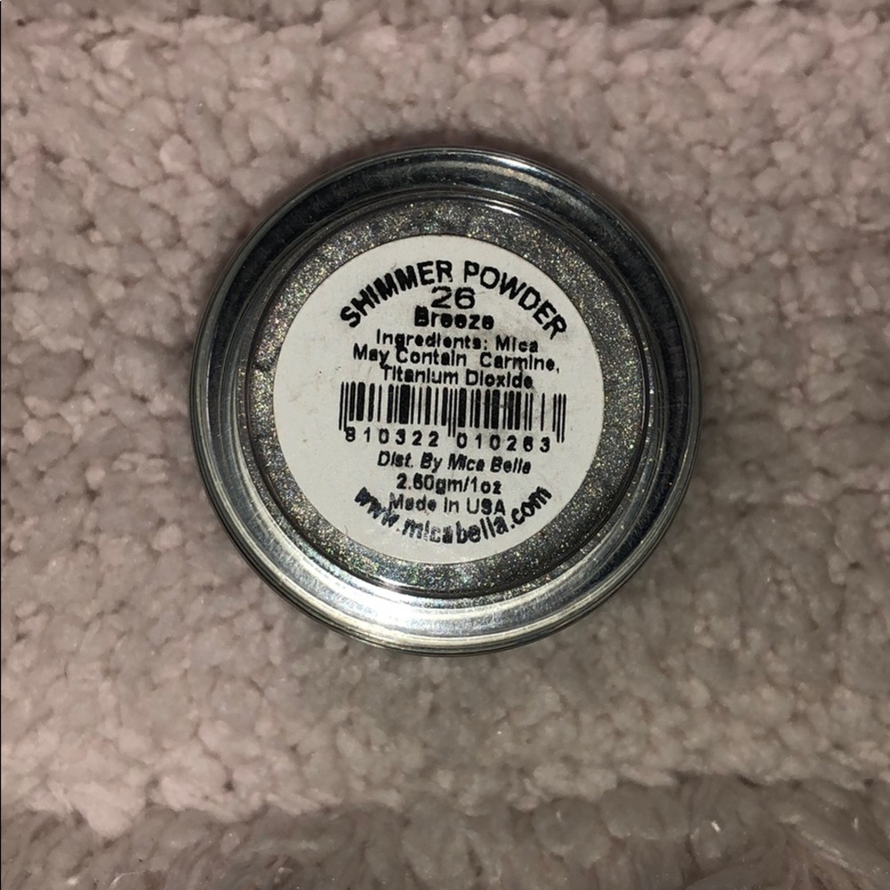 Micabella shimmer powder in 26 Breeze